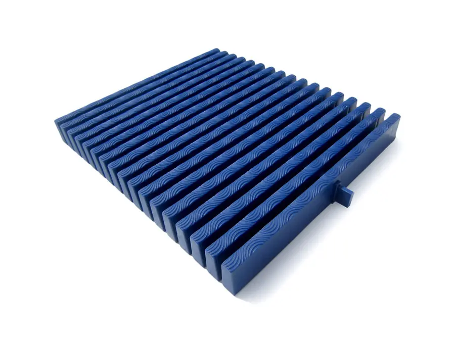 WetDeck grating system for swimming pools